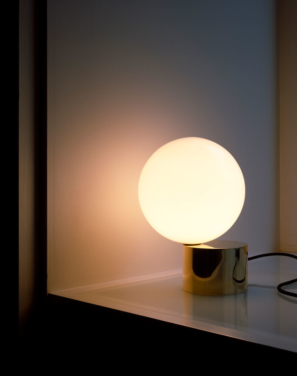 Tip Of The Tongue Table Lamp