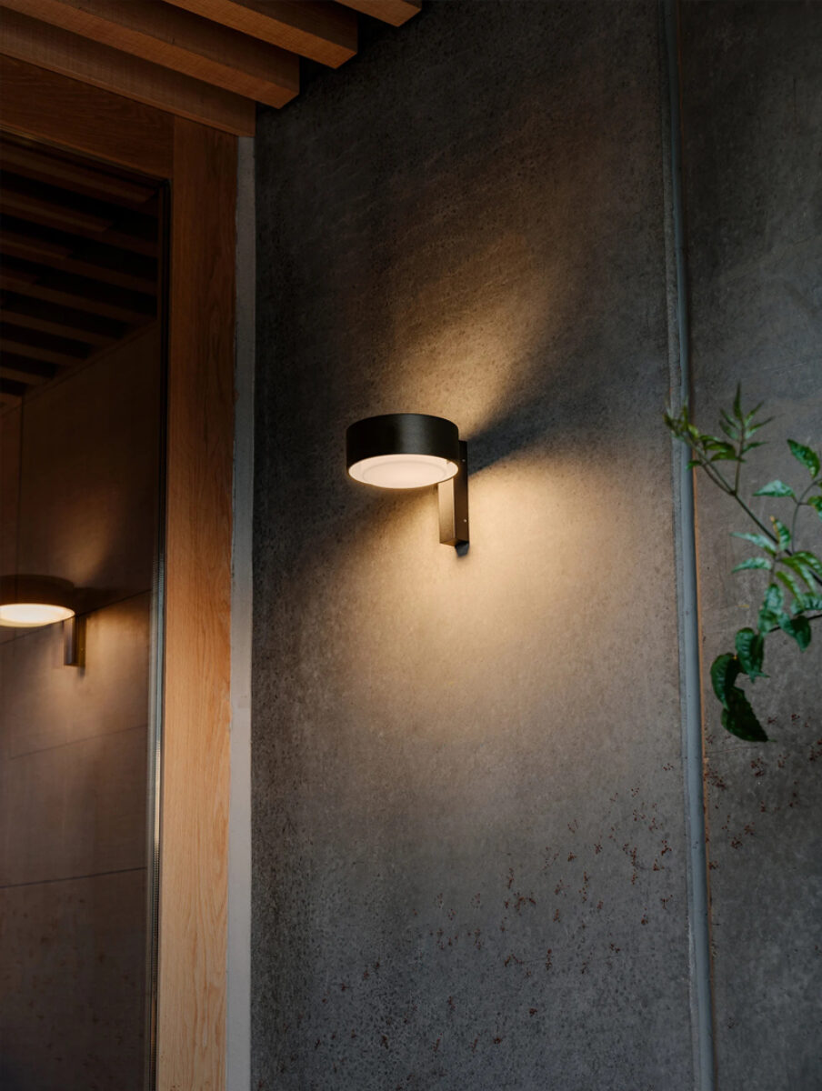 Plaff-on Perpendicular Outdoor Wall Lamp