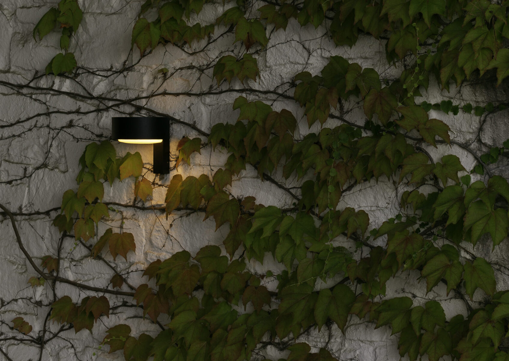 Plaff-on Perpendicular Outdoor Wall Lamp