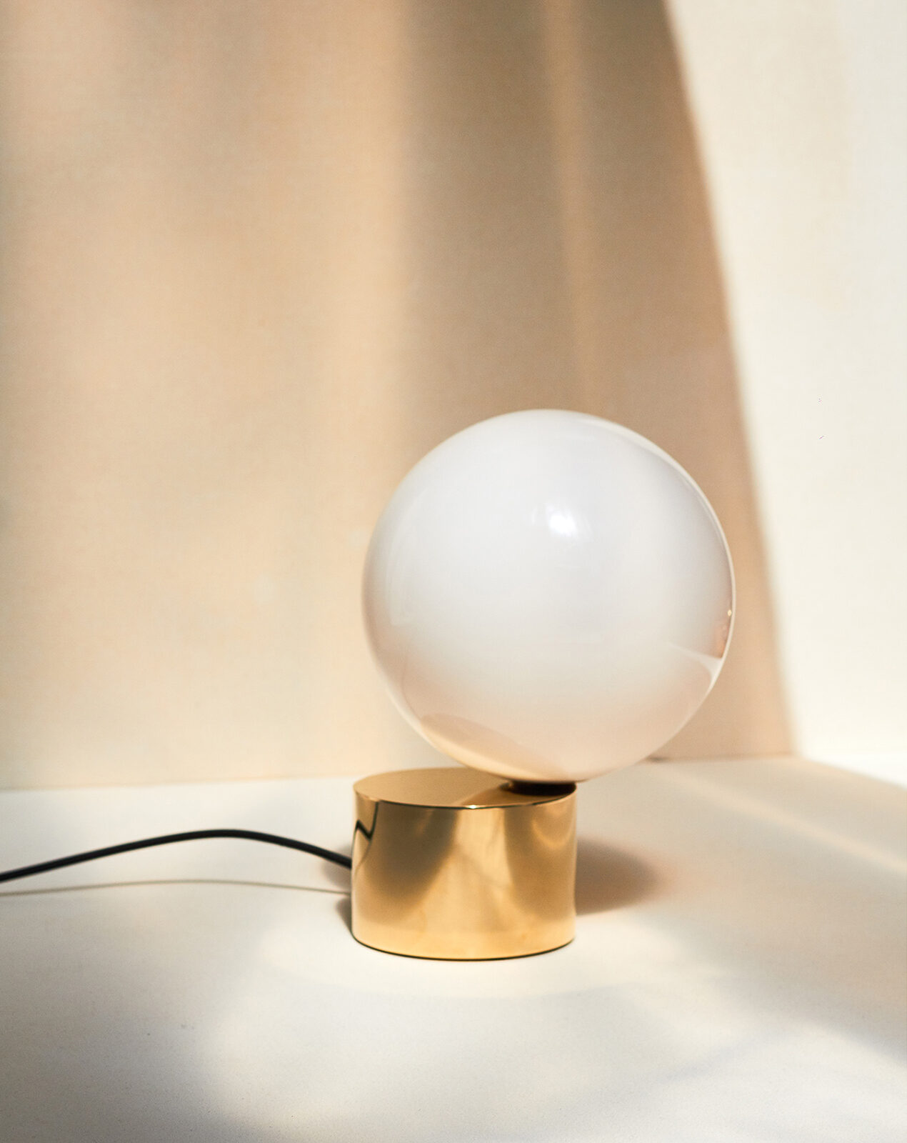Tip Of The Tongue Table Lamp